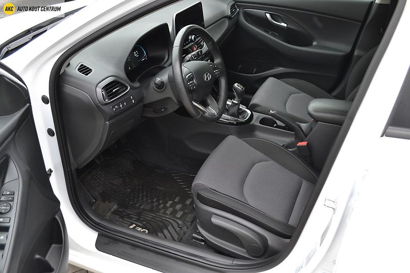 Hyundai i30 WG 1,5I MT SMART FAMILY NAVI - fotka 16 z 39