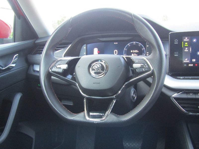 Škoda Octavia (2022) 2.0 TDI 110kW DSG SPORT Line - fotka 16 z 43