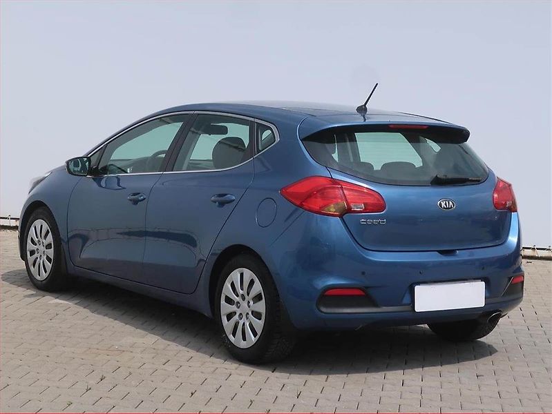Kia Ceed (2013) Silver 1.6 GDI, Serv.kniha - fotka 4 z 14