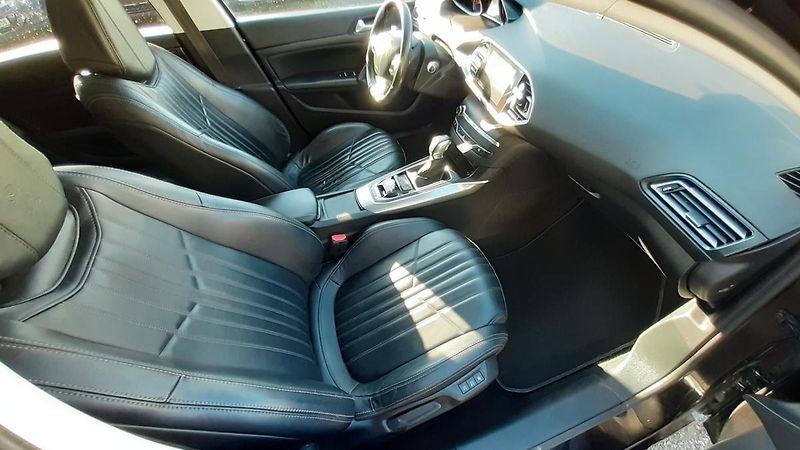 Peugeot 308 SW 1.6 BlueHDI Allure AUT - fotka 7 z 32