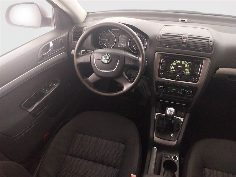 Škoda Octavia (2009) Ambiente Plus 1.9 TDI - fotka 7 z 17