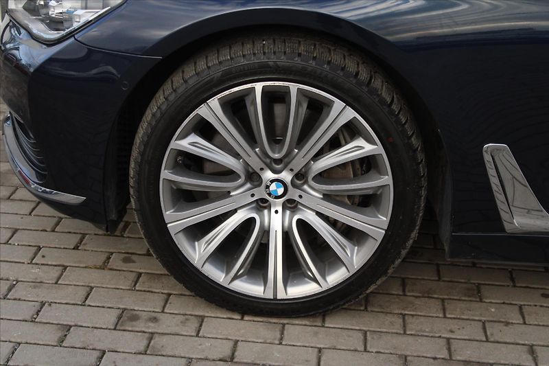 BMW Řada 7 750Li xDrive LASER MASÁŽE ČR - fotka 9 z 44