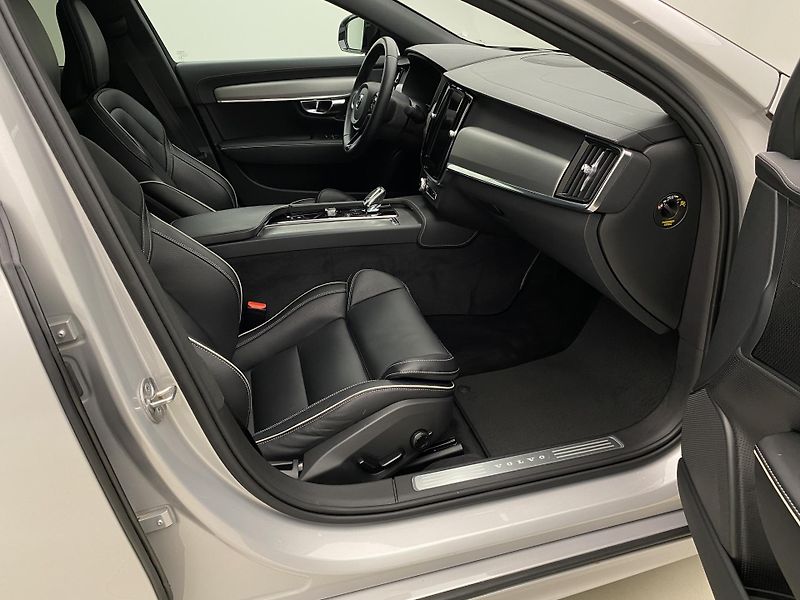 Volvo S90 B5 AWD BLACK ULTIMATE AUT CZ - fotka 24 z 62
