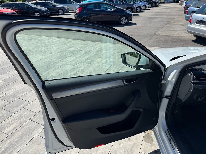 Škoda Superb (2018) 2,0 Tdi 110 Kw DSG STYLE + - fotka 9 z 32