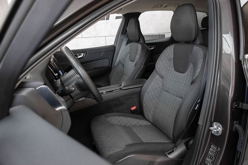 Volvo XC60 B4 CORE*KAMERA*DPH*ČR 1.MAJ* - fotka 10 z 39