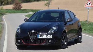 Alfu si užijete zejména na kvalitních a zatáčkovitých silnicích