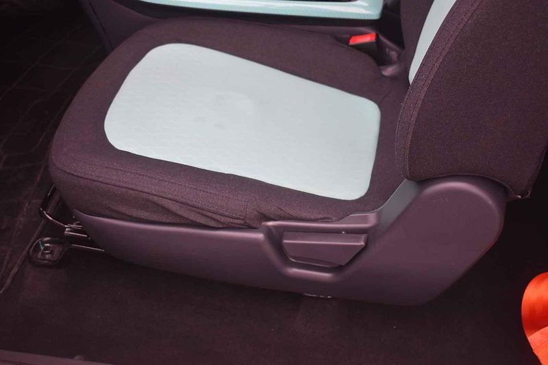 Na venkovských silnicích elektrický Pony stačí tempu okolního provozu