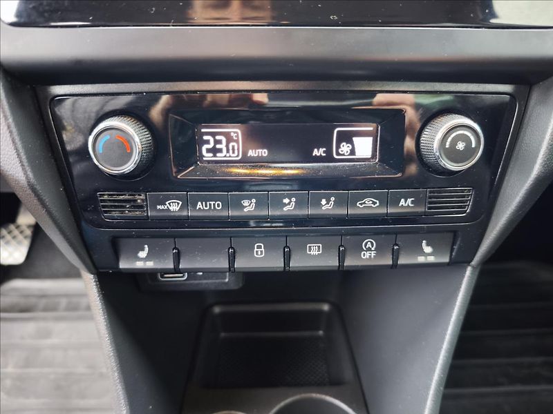 Škoda Rapid 1,0 TSi Style Plus - fotka 11 z 19