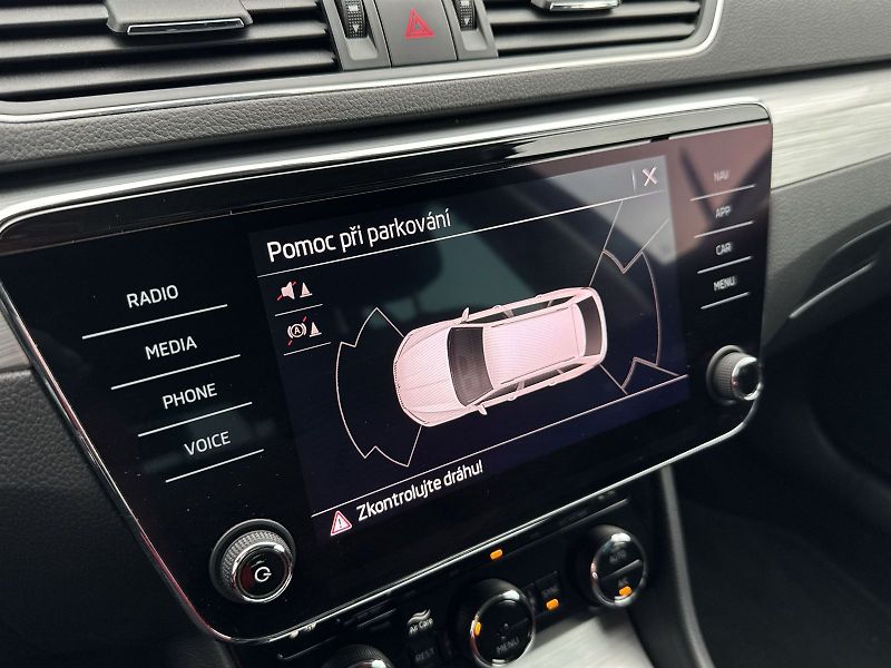 Škoda Superb (2021) Combi 2.0 TDI DSG Ambition - fotka 15 z 31