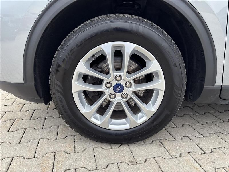 Ford Kuga 1,5 EcoBoost 110kW Titanium - fotka 9 z 39