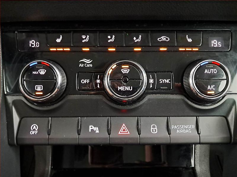 Škoda Karoq (2019) 1.6 TDI - fotka 13 z 16