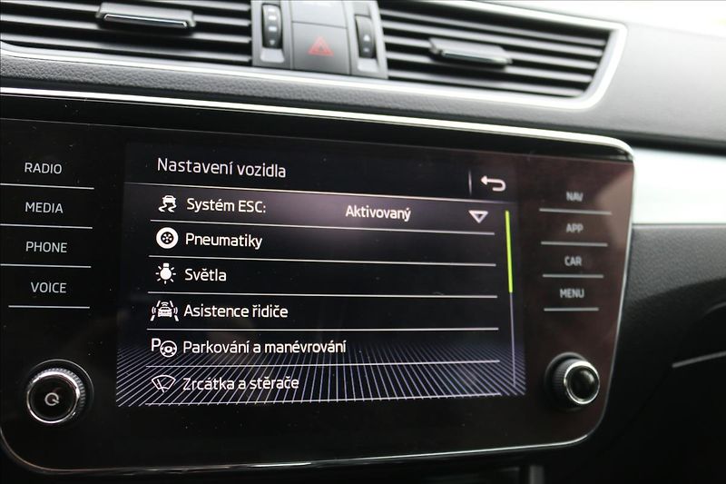 Škoda Superb 2,0 110Kw, ČR, Tažné - fotka 26 z 47