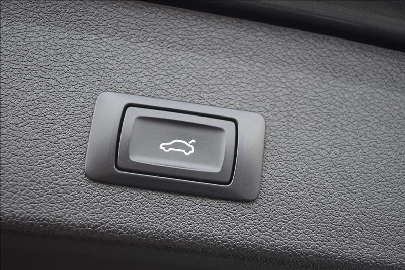 Audi Q5 3,0 V6 180KW S-LINE AUTOMAT - fotka 28 z 57