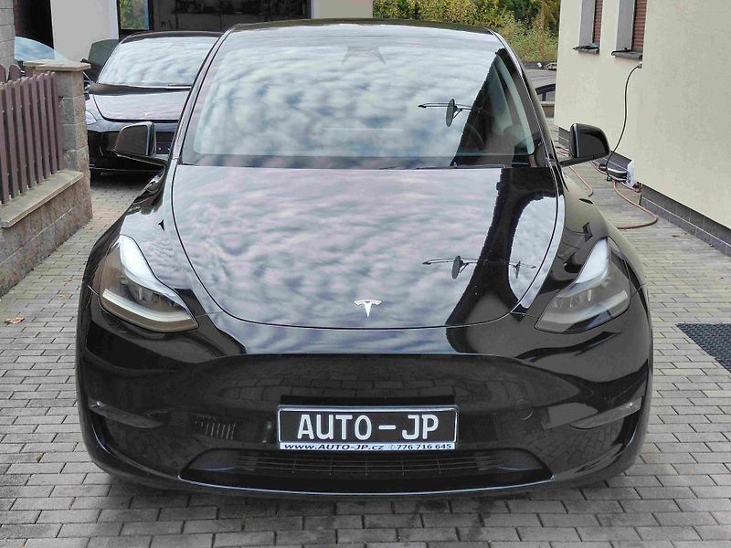 Tesla Model Y (2024) AWD Long Range  - fotka 7 z 11