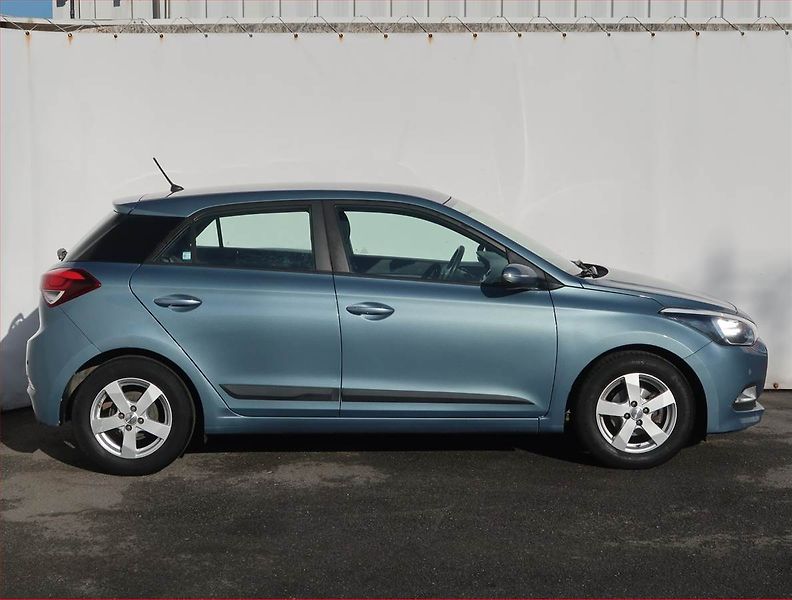 Hyundai i20 (2016) 1.2, Serv.kniha, Park. senzory - fotka 6 z 16