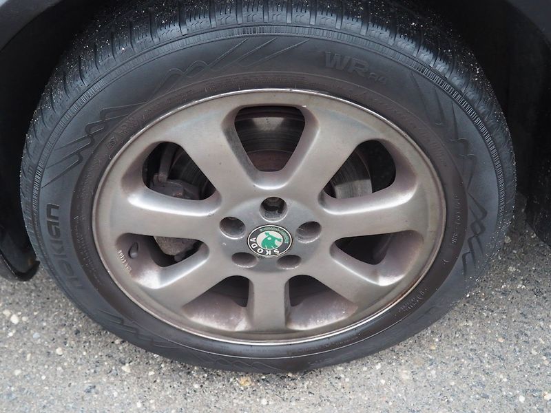 Škoda Octavia (2002) 1.9 TDI, 81 kW, Laurin&Klement - fotka 8 z 28