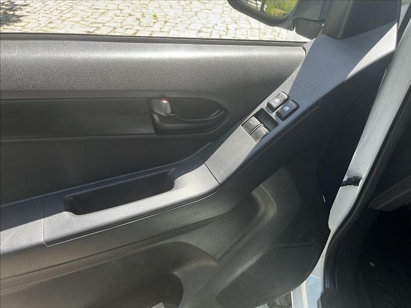 Isuzu D-Max 1,9 SC skříň  6 M/T L 4x4 - fotka 10 z 31