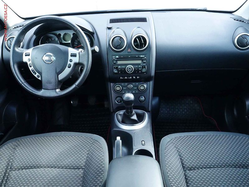 Nissan Qashqai (2008) 1.6 16V, AC, TZ, park.čidla - fotka 8 z 15