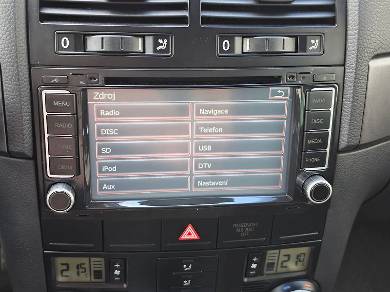 Volkswagen Touareg (2007) 2,5TDI 128KW 4X4 AUTOMAT - fotka 9 z 26