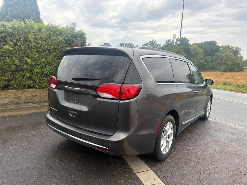 Chrysler Pacifica (2017) 3,6 Pentastar RU 8 míst 2017 - fotka 4 z 20