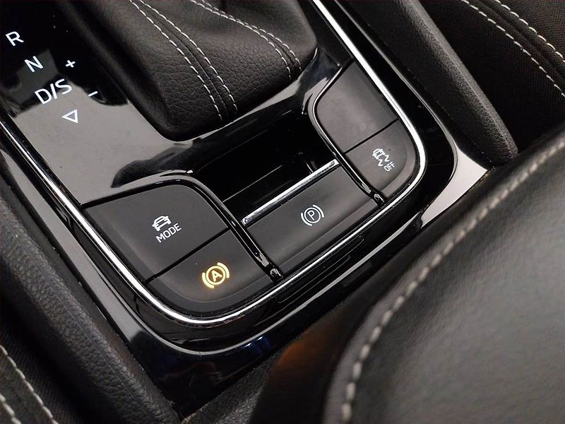 Škoda Karoq (2019) Sportline 1.6 TDI, Automat - fotka 16 z 21