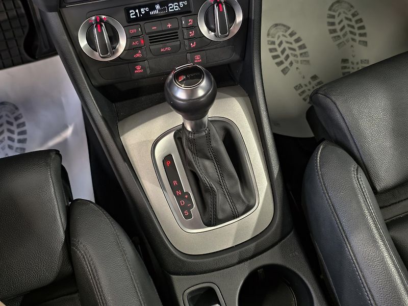 Audi Q3 2.0 TDi 120kW QUATTRO S-line   - fotka 14 z 21