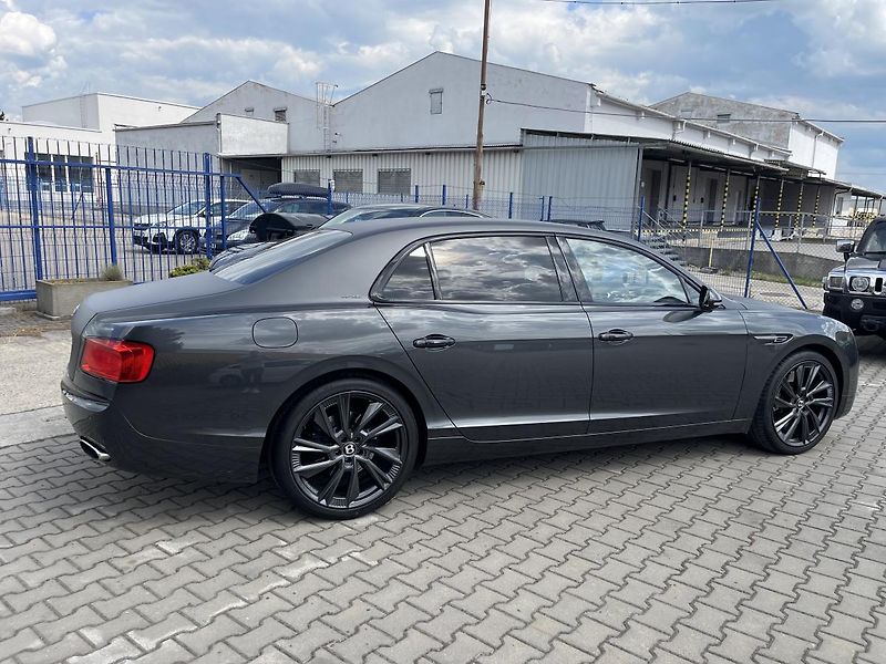 Bentley Flying Spur (2016) 6.0 625 PS  W12 - fotka 5 z 81