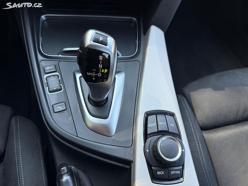 BMW Řada 3 (2017) 318i, 100kw Původ ČR Automat - fotka 19 z 20