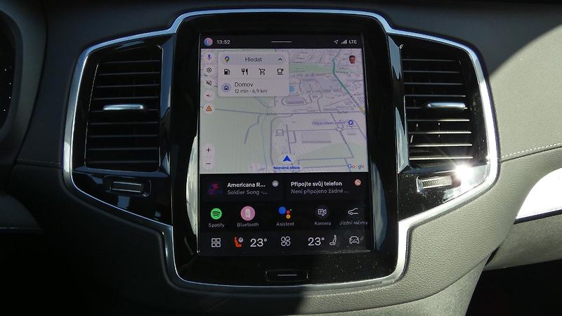 Volvo XC90 B5 AWD Plus Bright 7 míst - fotka 15 z 27