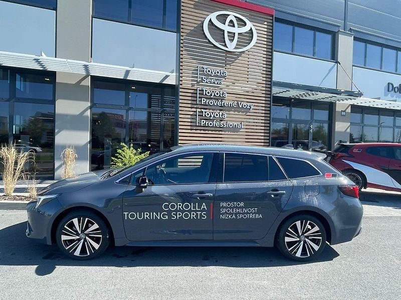 Toyota Corolla 1.8 Hybrid 140K Style - fotka 10 z 29