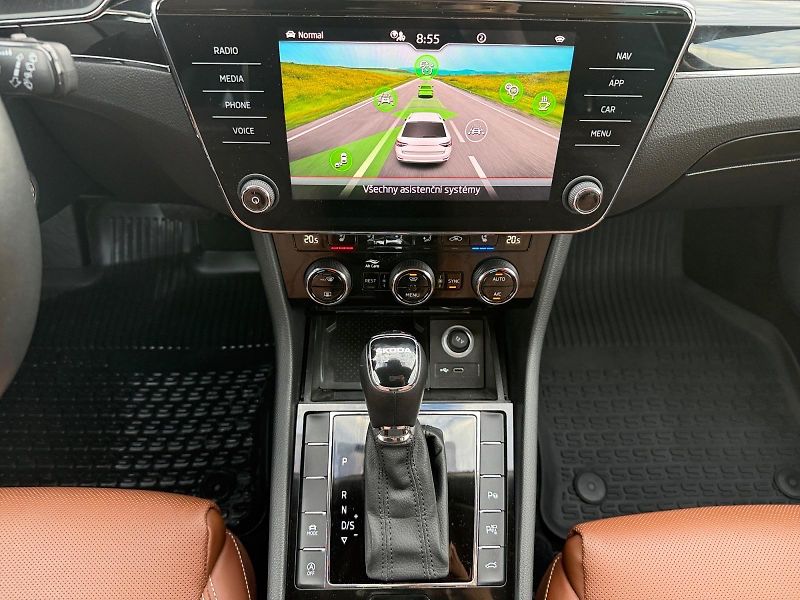 Škoda Superb (2023) L&K 2.0TDI 110kW DSG DPH CZ - fotka 10 z 11