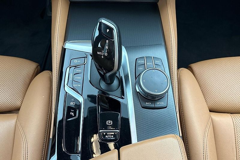 BMW Řada 5 545e xDrive - fotka 11 z 14