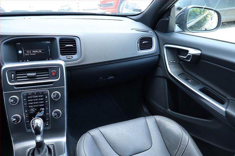 Volvo S60 (2016) D3, Automat, Serv.kniha, Kůže - fotka 8 z 25