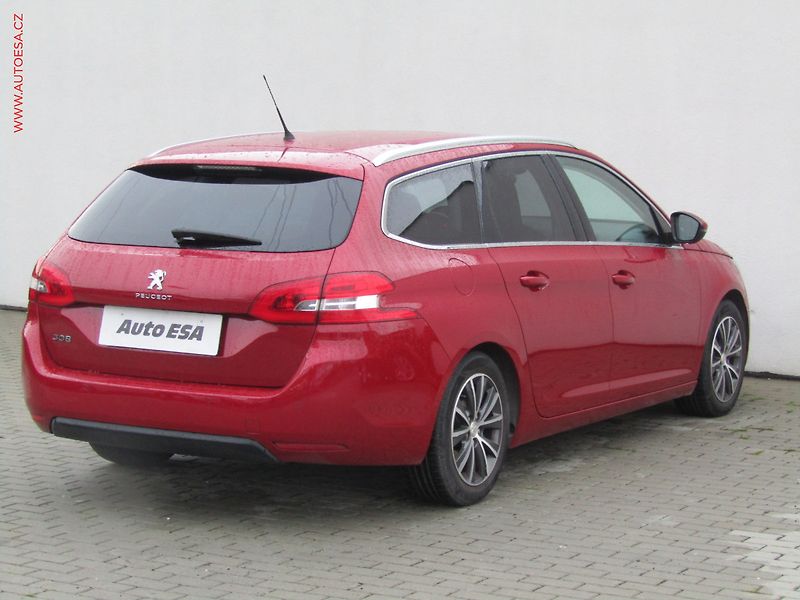 Peugeot 308 (2014) 1.2 PT, ČR, Allure, LED - fotka 4 z 17