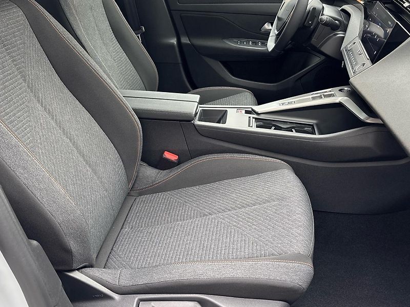 Peugeot 308 (2025) SW STYLE Hybrid e-DCS6 - fotka 15 z 43
