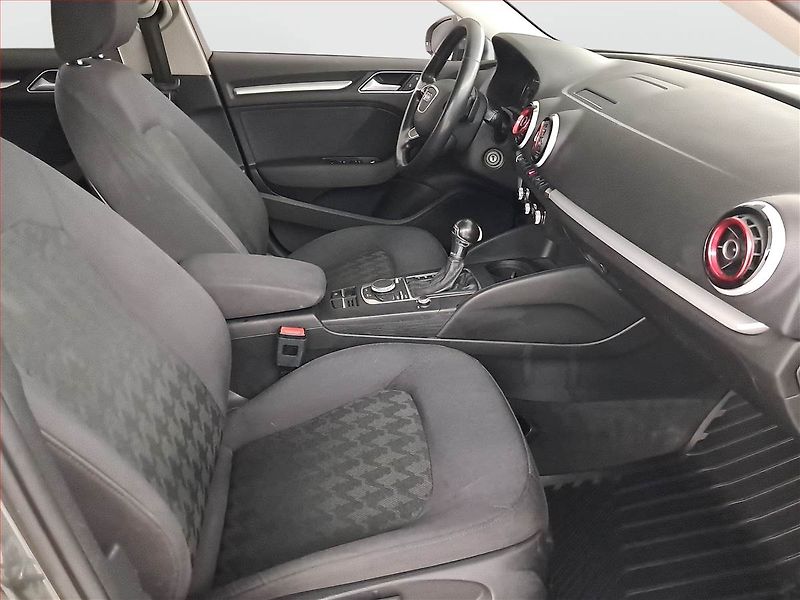 Audi A3 (2015) S-Line 1.6 TDI, Automat - fotka 9 z 20