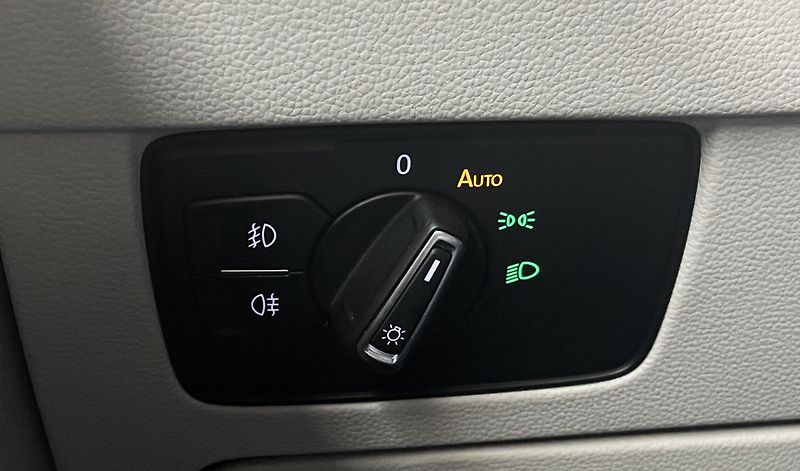 Volkswagen Passat 2.0TDI 110 kW BMT Elegance, ČR - fotka 22 z 29