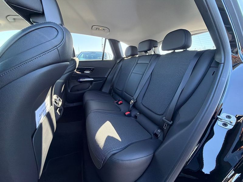 Mercedes-Benz GLC 200 d 4MATIC - fotka 29 z 35