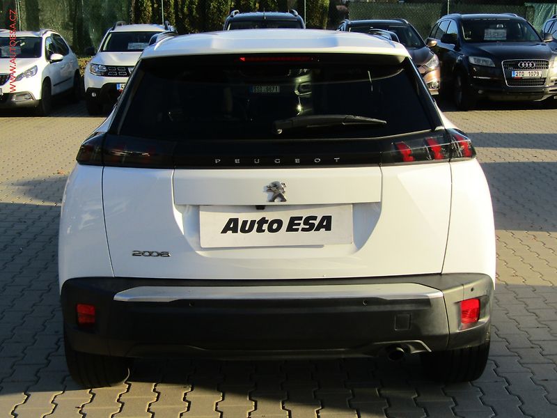 Peugeot 2008 (2020) 1.2PT, ČR, LED - fotka 5 z 21