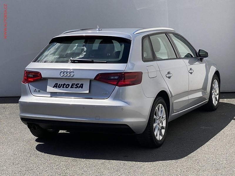 Audi A3 (2014) 2.0 TDi, Attraction, bixen - fotka 4 z 16