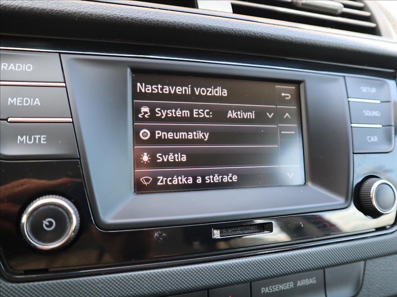 Škoda Fabia 1,0 MPI Active, Klima - fotka 17 z 35
