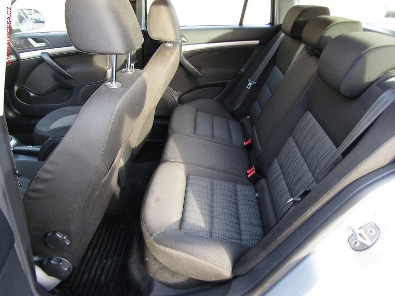 Škoda Octavia (2013) 1.6 TDi, ČR, Elegance - fotka 10 z 19