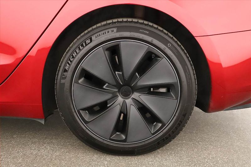 Tesla Model 3 (2023) Long Range 4WD 79kWh, SoH 95% - fotka 12 z 27