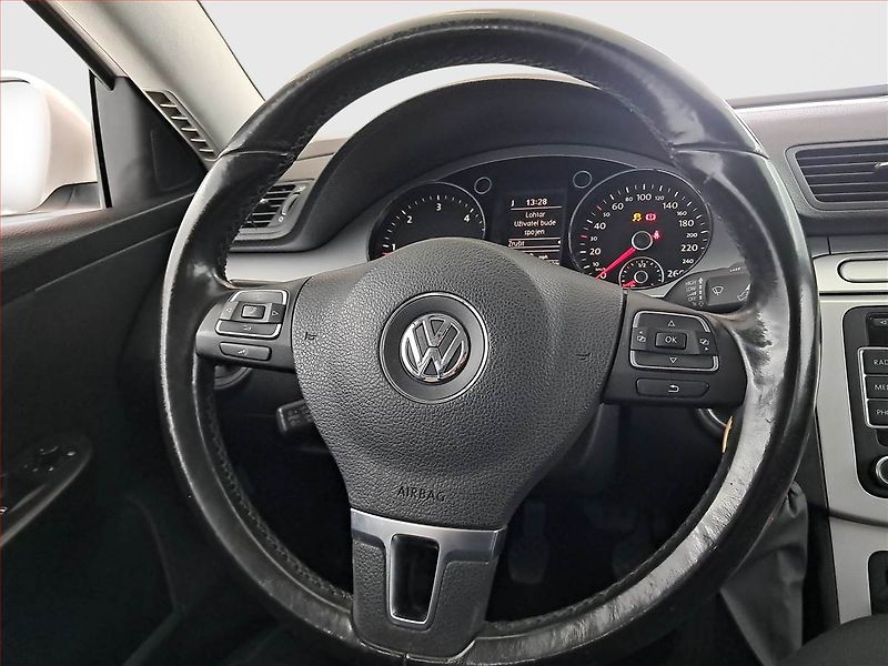 Volkswagen Passat (2010) 1.6 TDI, Serv.kniha, nová STK - fotka 15 z 18