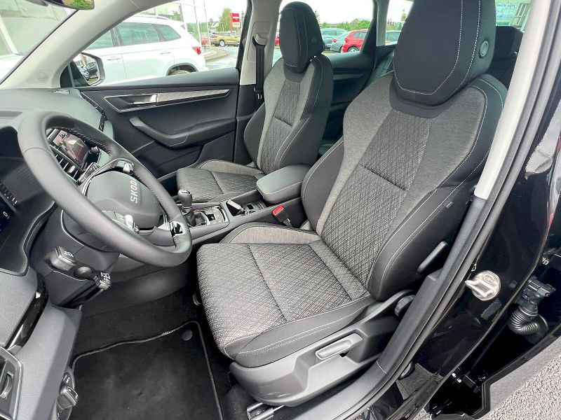 Škoda Karoq (2025) Top Selection 1.5TSi 110kW 6°m - fotka 11 z 31