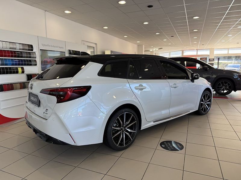 Toyota Corolla 2.0HEV, GR SPORT - fotka 4 z 16