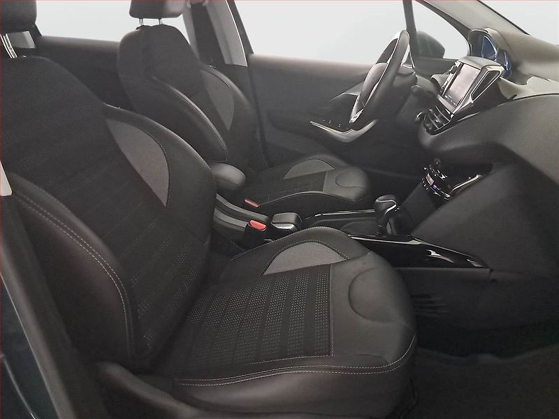 Peugeot 2008 (2018) 1.2 PureTech, Automat - fotka 9 z 19