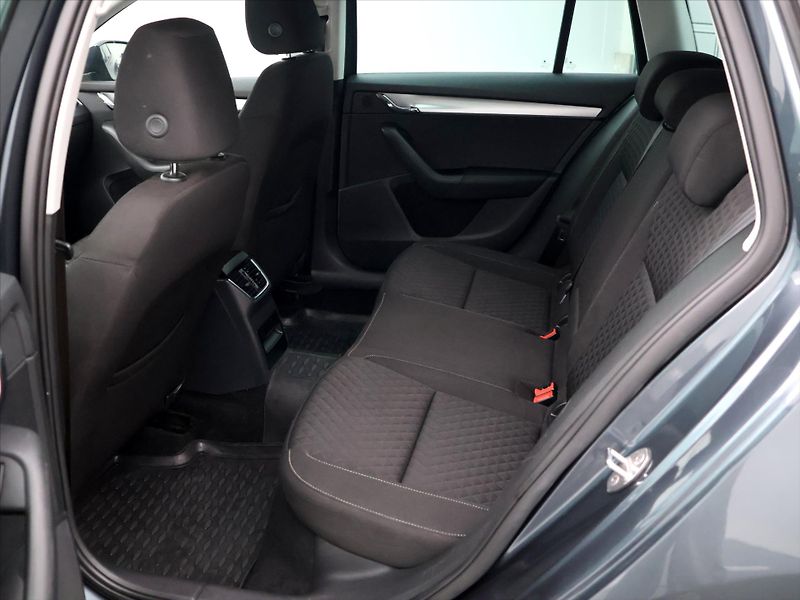 Škoda Octavia 1,4 TSI 110kW DSG 1.maj Klima - fotka 13 z 29