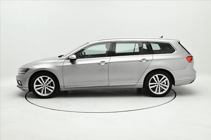 Volkswagen Passat 2,0 TDI 140 kW DSG ELEGANCE Zá - fotka 8 z 32