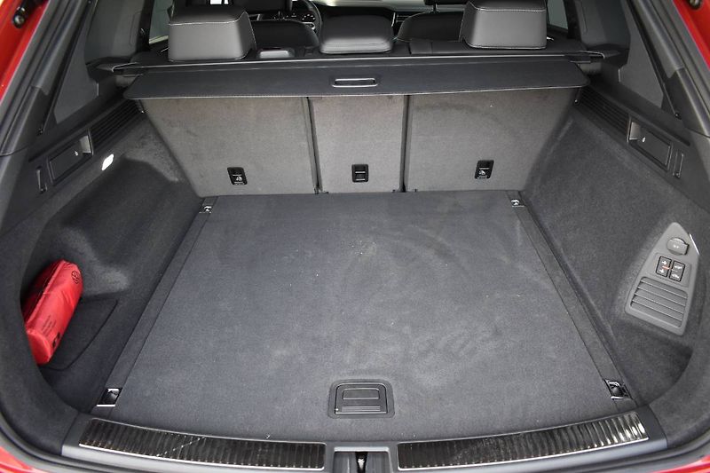 Volkswagen Touareg (2025) R-Line 3.0TDI 210kW,webasto,ta - fotka 11 z 32